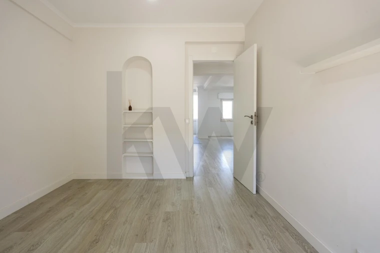 Apartamento T2 para Arrendamento em Santo António dos Cavaleiros e Frielas Foto 14