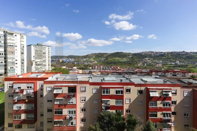 Apartamento T2 para Arrendamento em Santo António dos Cavaleiros e Frielas Foto 23