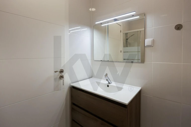 Apartamento T2 para Arrendamento em Santo António dos Cavaleiros e Frielas Foto 21