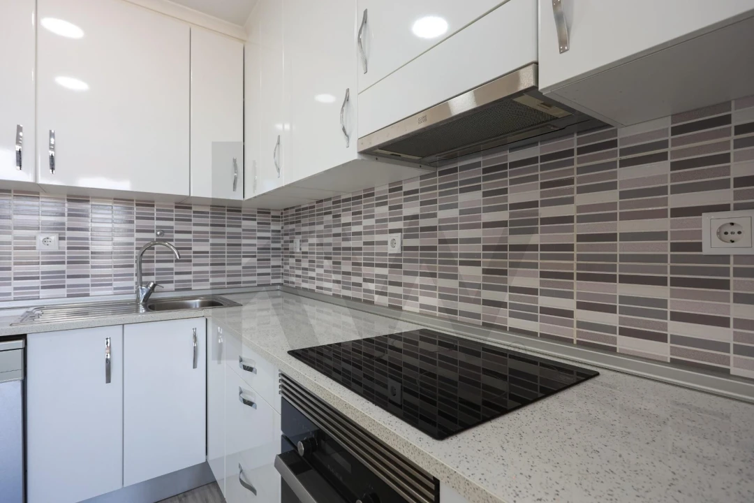 Apartamento T2 para Arrendamento em Santo António dos Cavaleiros e Frielas Foto 4