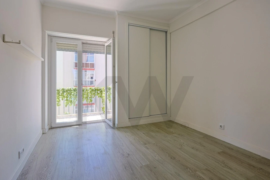 Apartamento T2 para Arrendamento em Santo António dos Cavaleiros e Frielas Foto 12