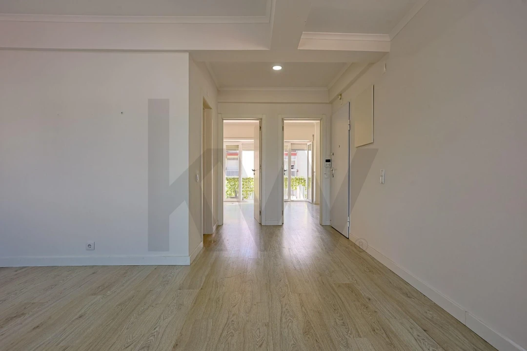 Apartamento T2 para Arrendamento em Santo António dos Cavaleiros e Frielas Foto 6