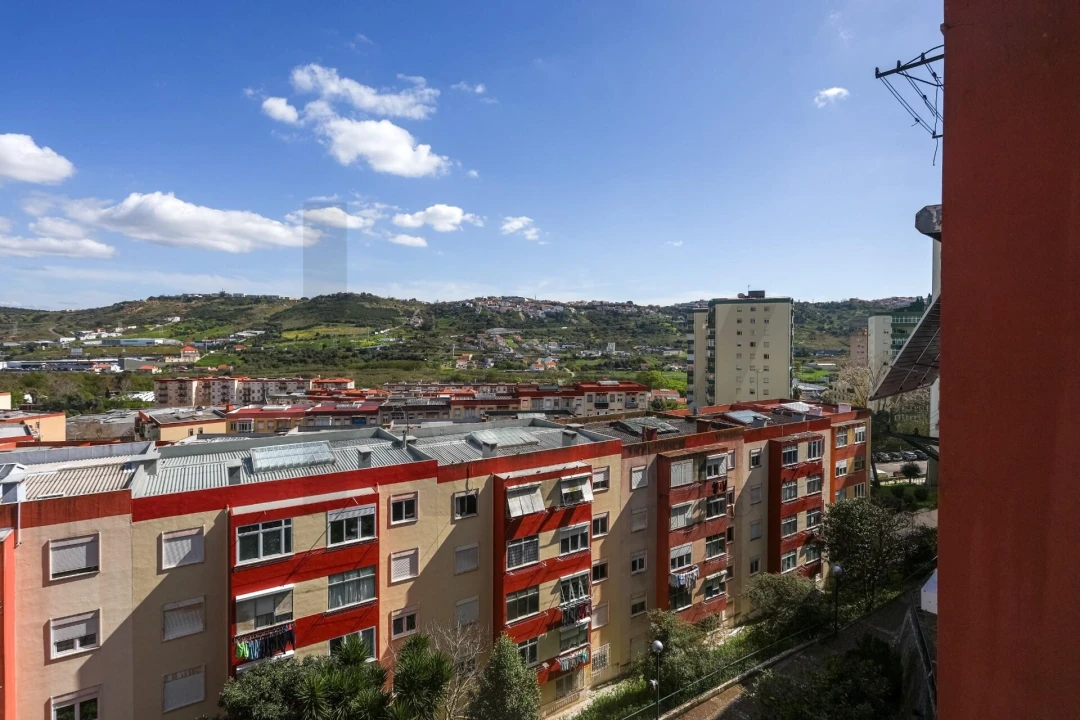 Apartamento T2 para Arrendamento em Santo António dos Cavaleiros e Frielas Foto 24