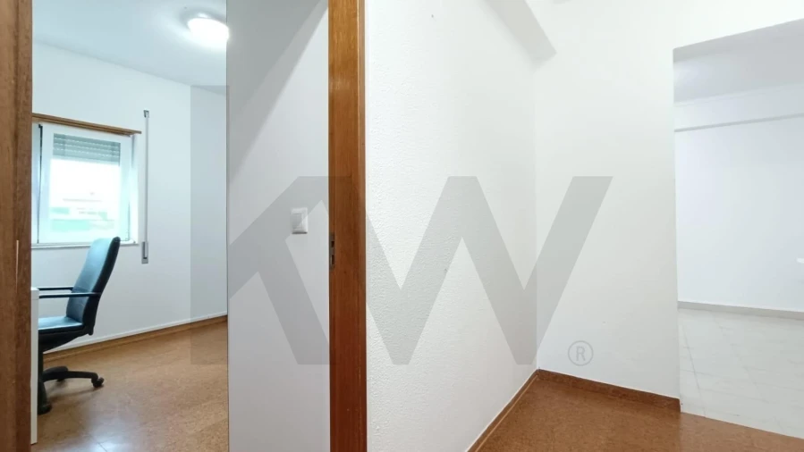 Apartamento T3 para Arrendamento em Charneca de Caparica e Sobreda Foto 3