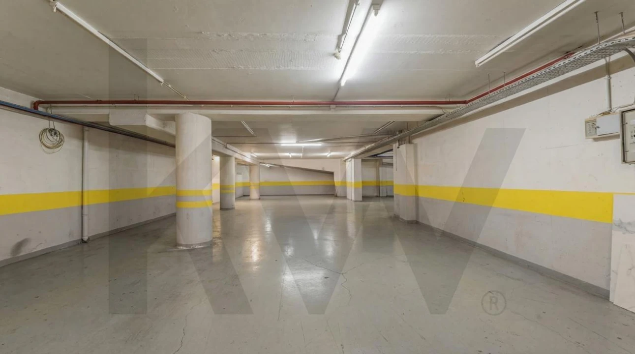 Armazém para Venda em Funchal (São Pedro) Foto 1