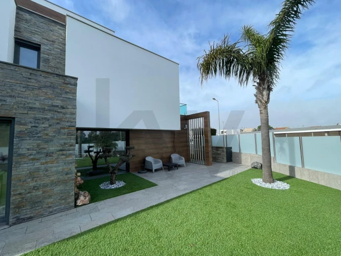 Moradia T4 para Venda em Charneca de Caparica e Sobreda Foto 8