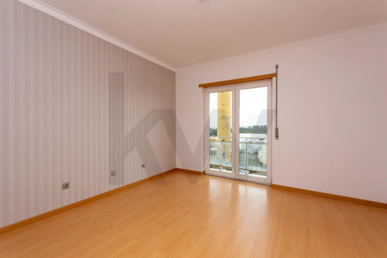 Apartamento T3 para Arrendamento em Corroios Foto 11