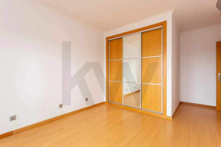 Apartamento T3 para Arrendamento em Corroios Foto 19