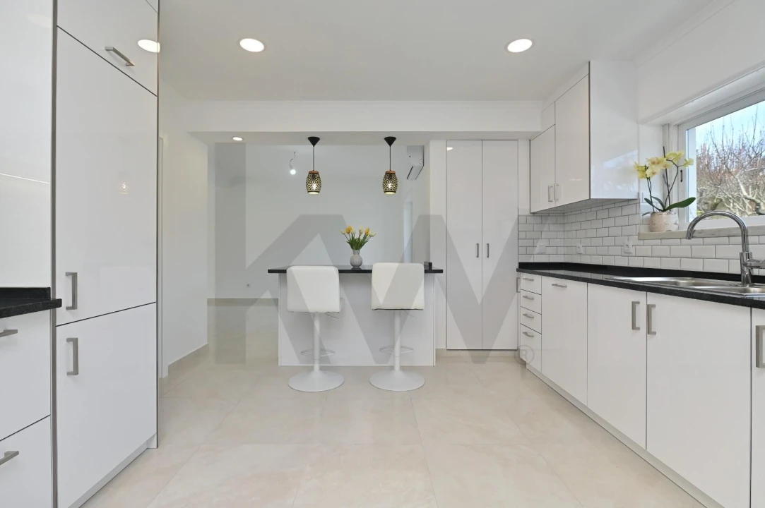 Moradia T4 para Venda em Alcabideche Foto 13