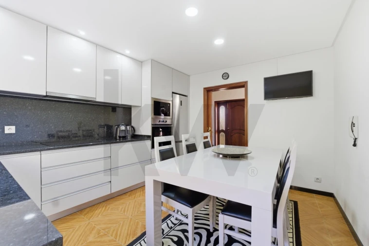 Moradia T3 para Venda em Paços de Brandão Foto 10