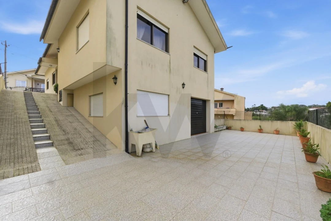 Moradia T3 para Venda em Paços de Brandão Foto 7