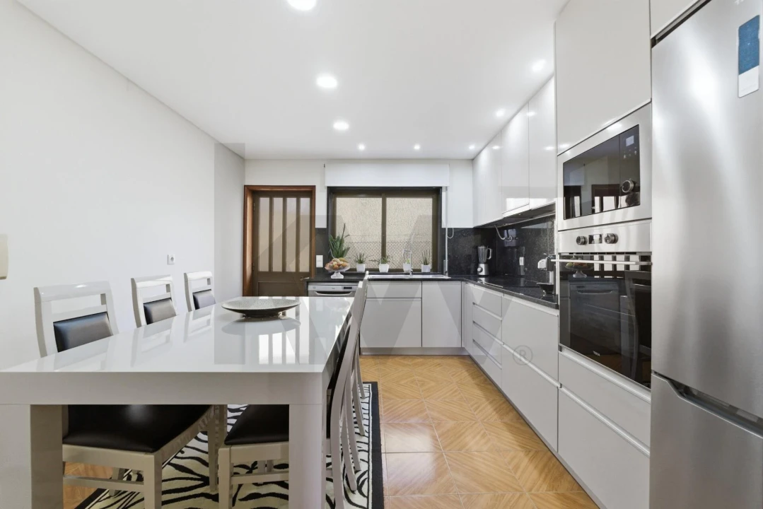 Moradia T3 para Venda em Paços de Brandão Foto 9