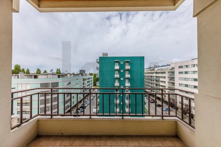 Apartamento T3 para Arrendamento em Pedrouços Foto 18