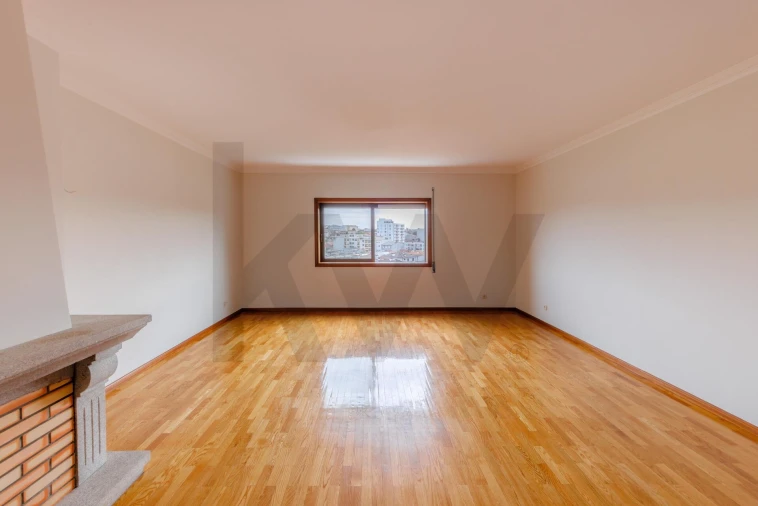 Apartamento T3 para Arrendamento em Pedrouços Foto 1