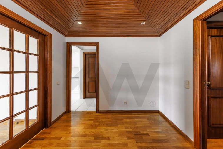 Apartamento T3 para Arrendamento em Pedrouços Foto 4