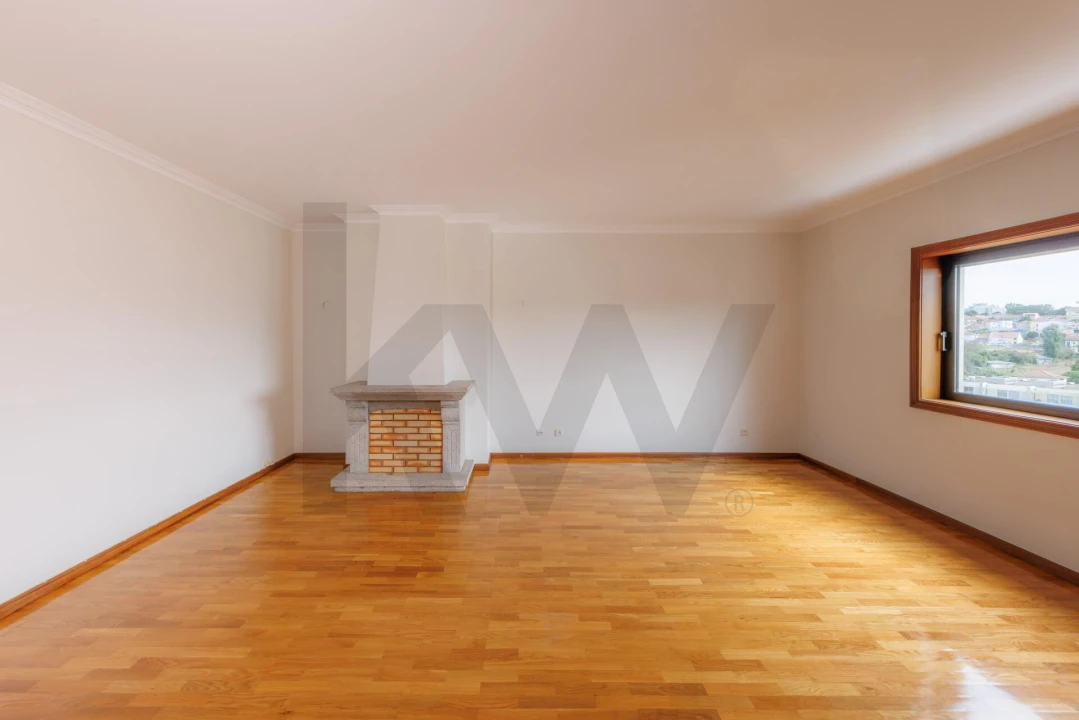 Apartamento T3 para Arrendamento em Pedrouços Foto 2