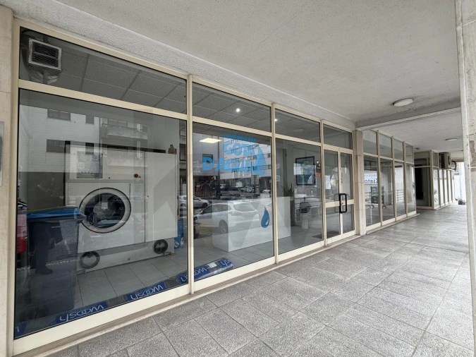 Loja para Trespasse em Santa Maria da Feira, Travanca, Sanfins e Espargo Foto 1