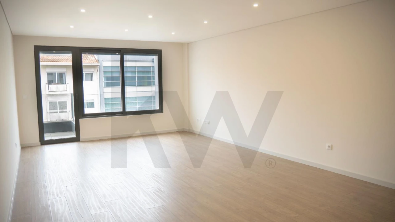 Apartamento T3 para Venda em Cedofeita, Santo Ildefonso, Sé, Miragaia, São Nicolau e Vitória Foto 2