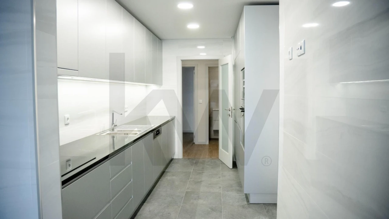 Apartamento T3 para Venda em Cedofeita, Santo Ildefonso, Sé, Miragaia, São Nicolau e Vitória Foto 8