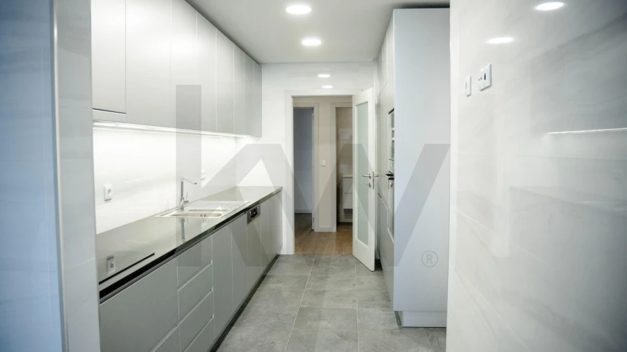 Apartamento T3 para Venda em Cedofeita, Santo Ildefonso, Sé, Miragaia, São Nicolau e Vitória Foto 8