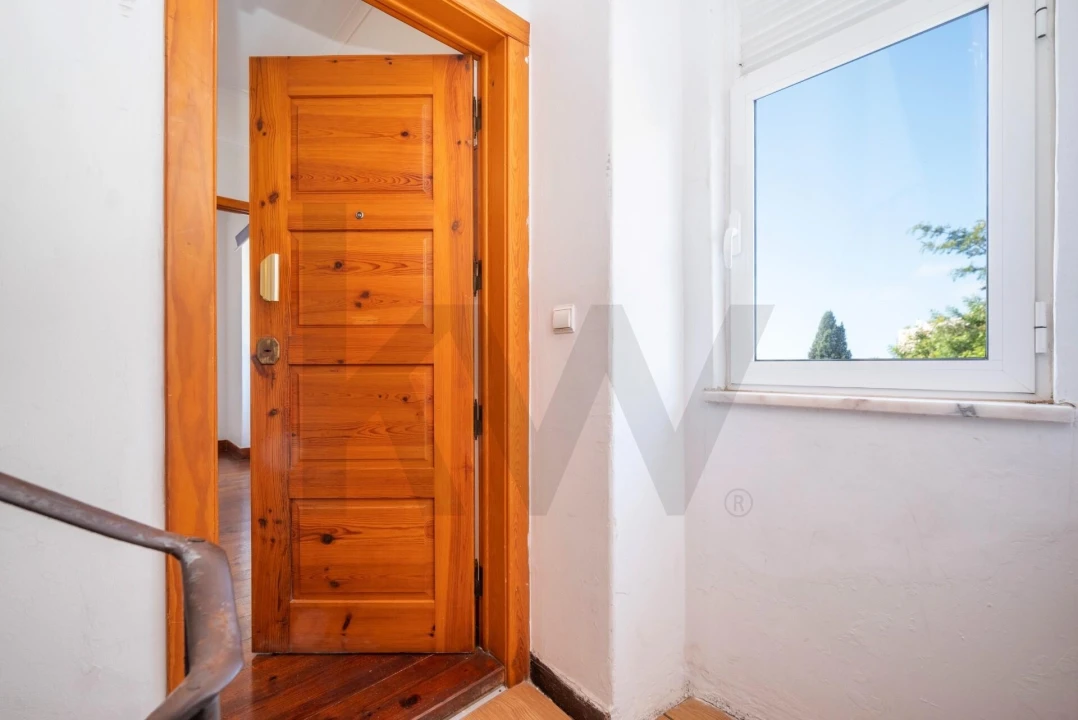 Apartamento T2 para Venda em Algés, Linda-A-Velha e Cruz Quebrada-Dafundo Foto 1