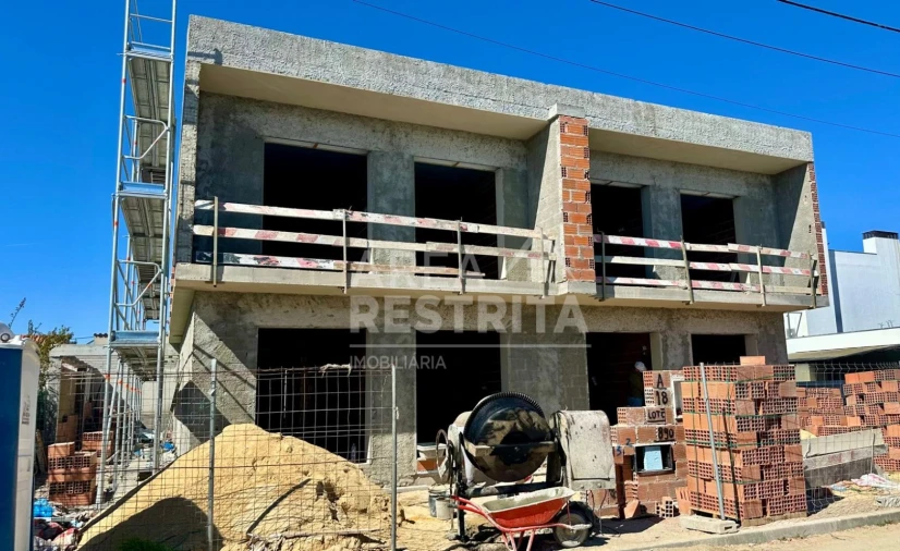 Moradia T4 para Venda em Fernao Ferro Foto 3