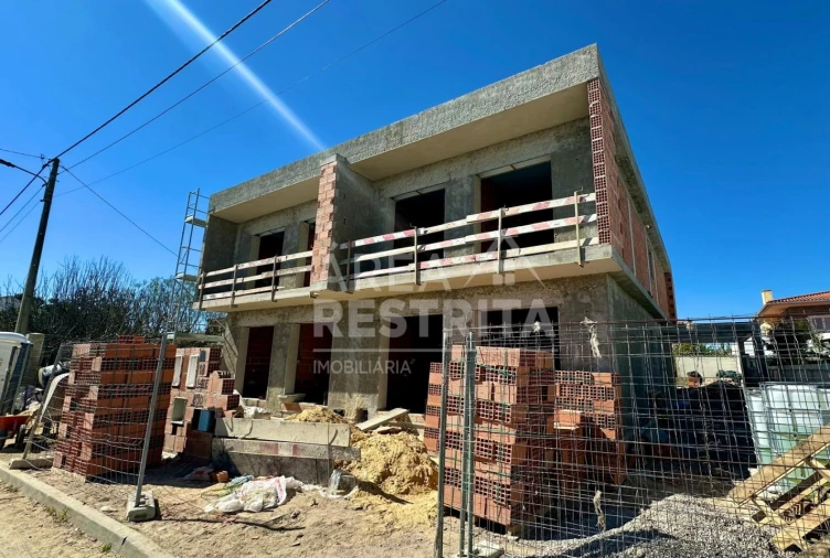 Moradia T4 para Venda em Fernao Ferro Foto 6