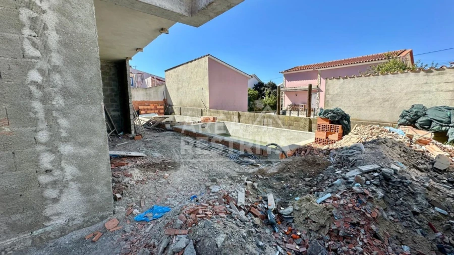 Moradia T4 para Venda em Fernao Ferro Foto 8