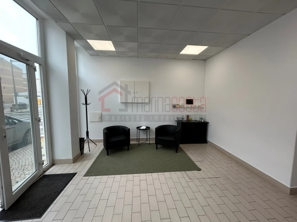 Loja para Arrendamento em Peniche Foto 2