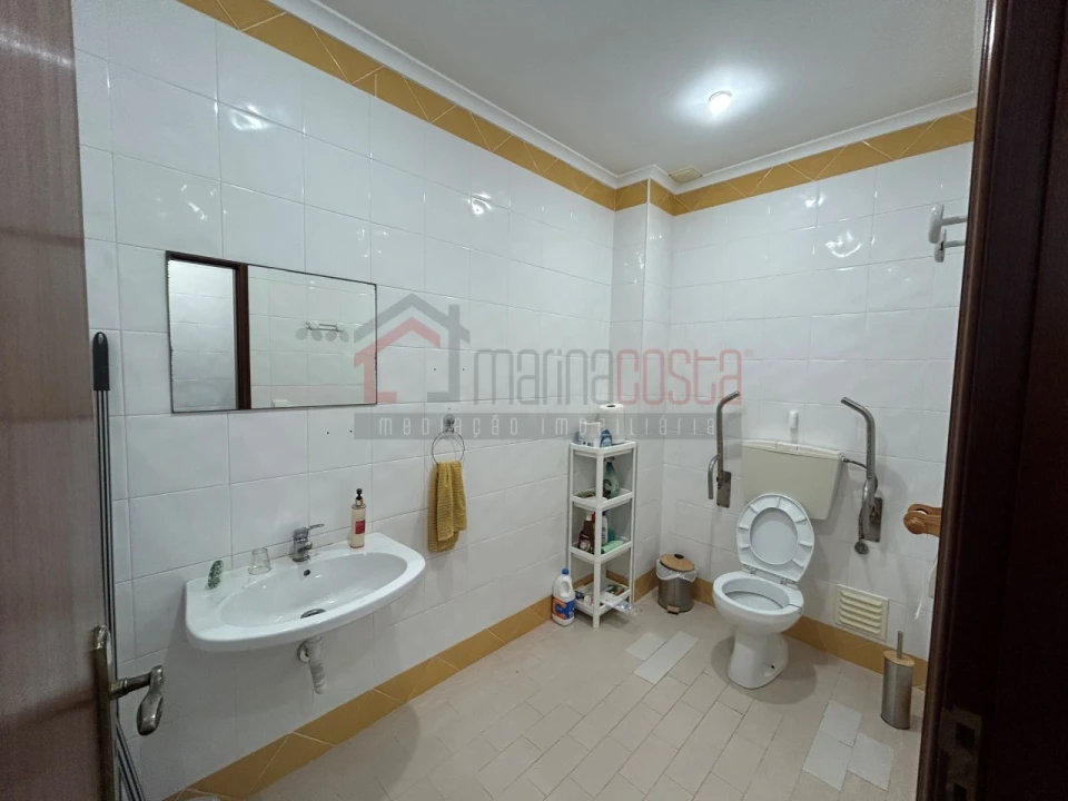 Loja para Arrendamento em Peniche Foto 6