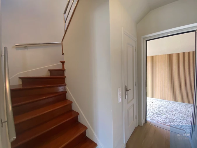 Moradia T3 para Venda em Alcabideche Foto 16