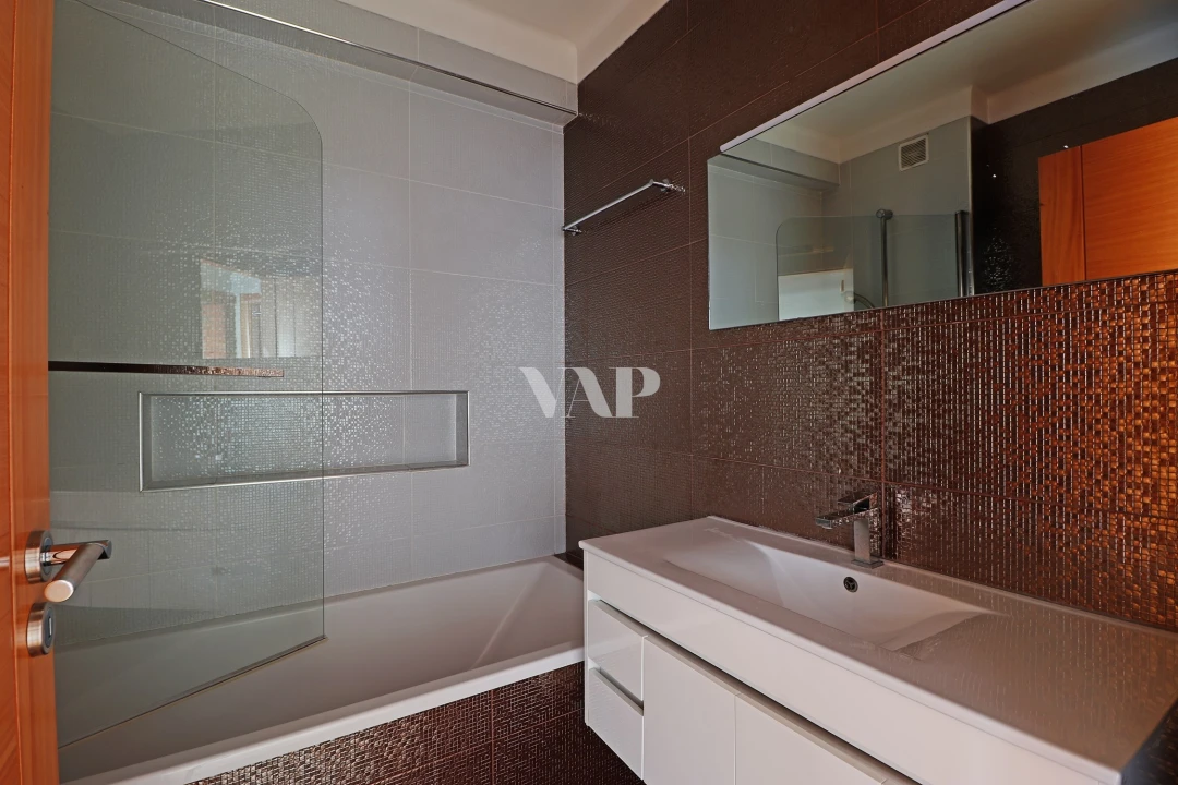 Apartamento T2 para Arrendamento em Quarteira Foto 13