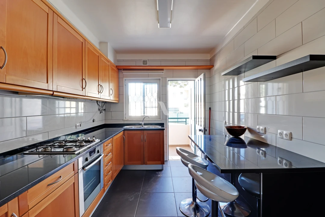 Apartamento T2 para Arrendamento em Quarteira Foto 2