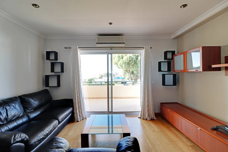 Apartamento T2 para Arrendamento em Quarteira Foto 7