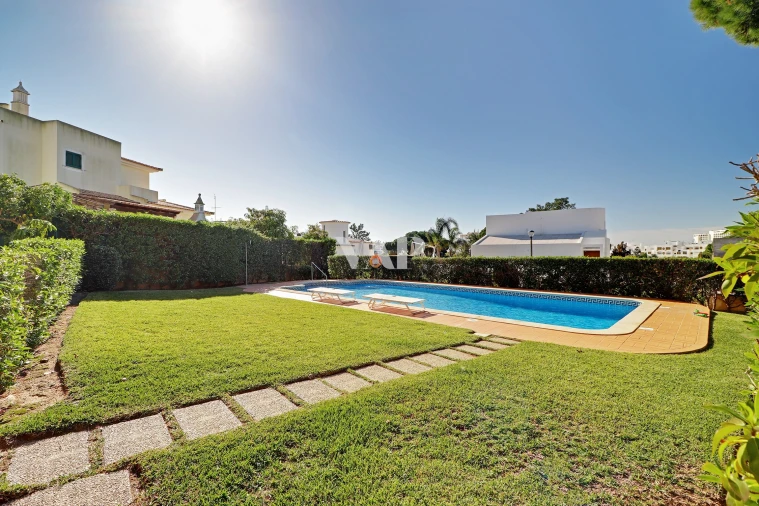 Apartamento T2 para Arrendamento em Quarteira Foto 22