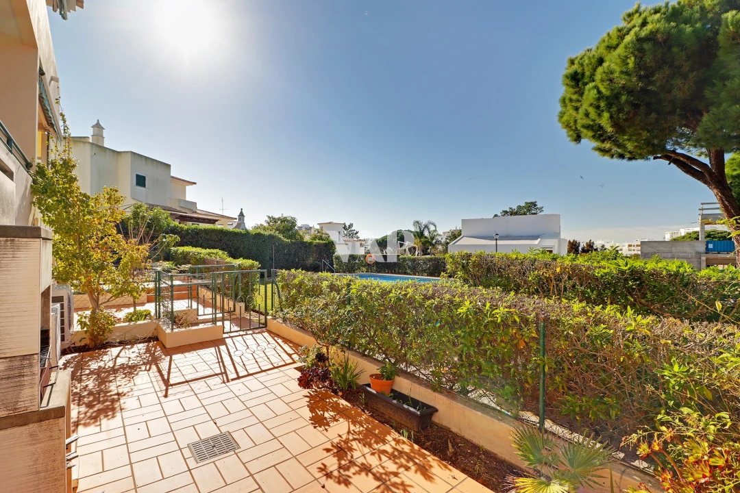 Apartamento T2 para Arrendamento em Quarteira Foto 19