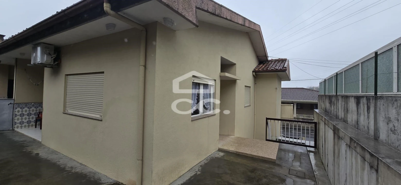 Moradia T3 para Venda em Selho (São Jorge) Foto 2