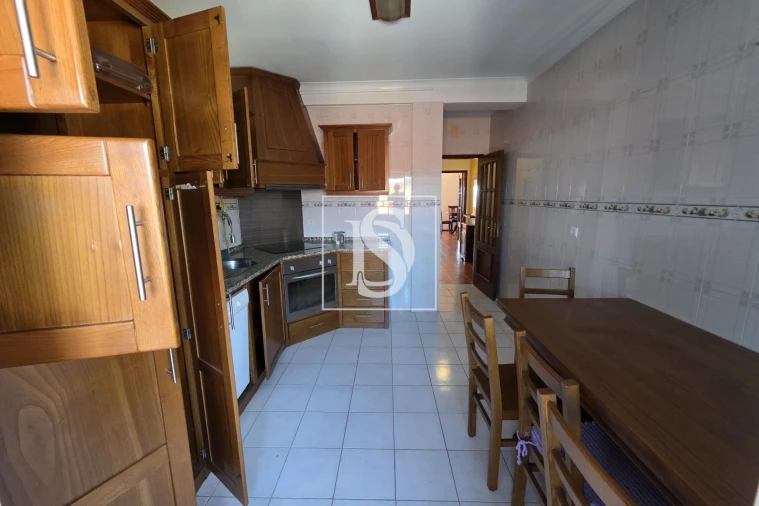 Apartamento T3 para Arrendamento em Currelos, Papízios e Sobral Foto 7