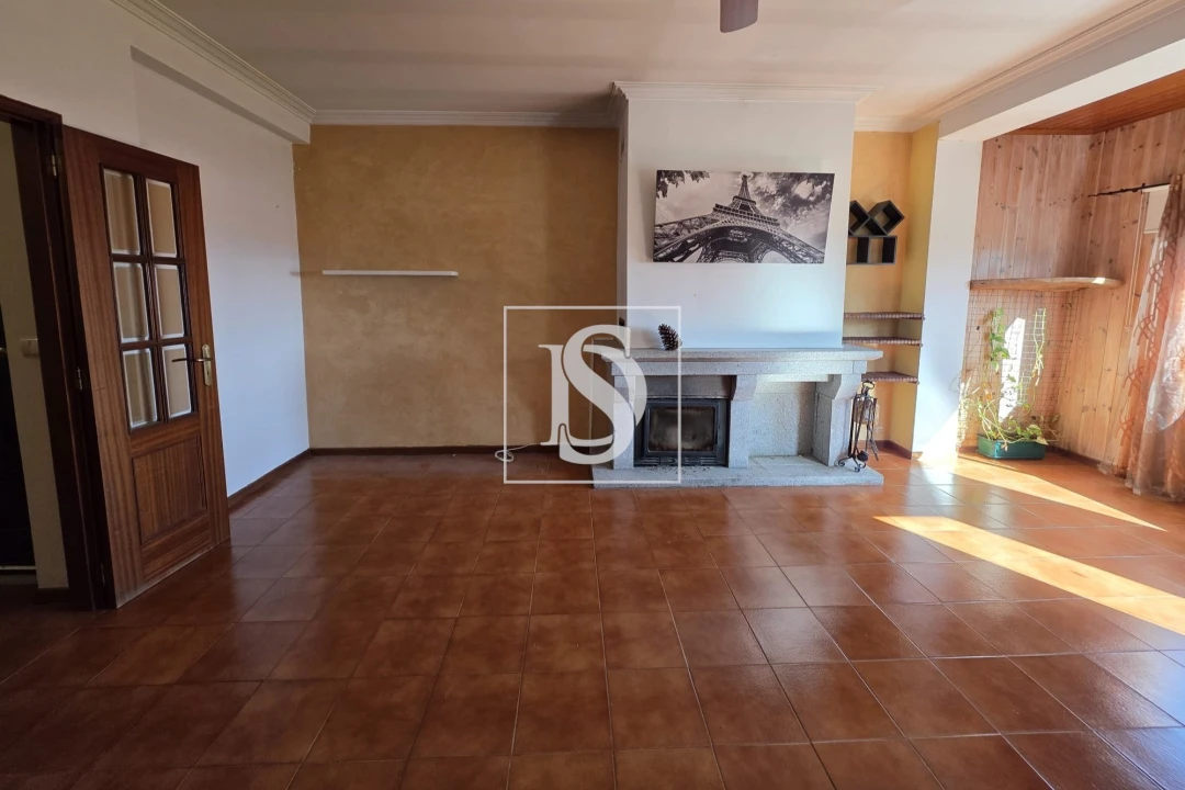 Apartamento T3 para Arrendamento em Currelos, Papízios e Sobral Foto 1