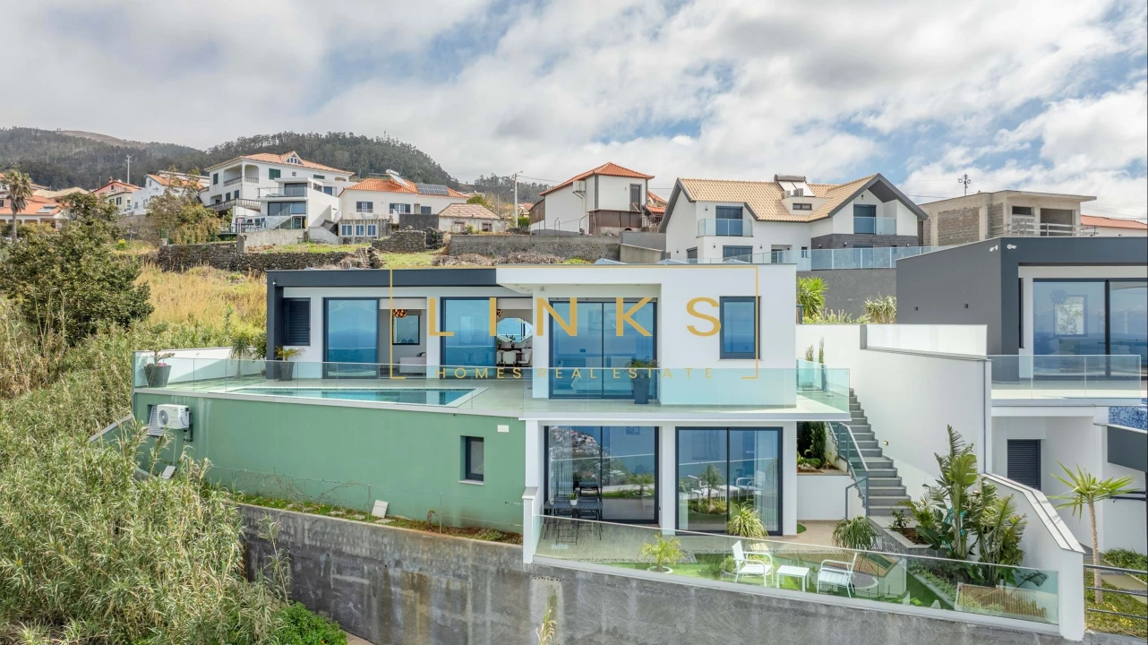 Moradia T3 para Venda em Estreito da Calheta Foto 1