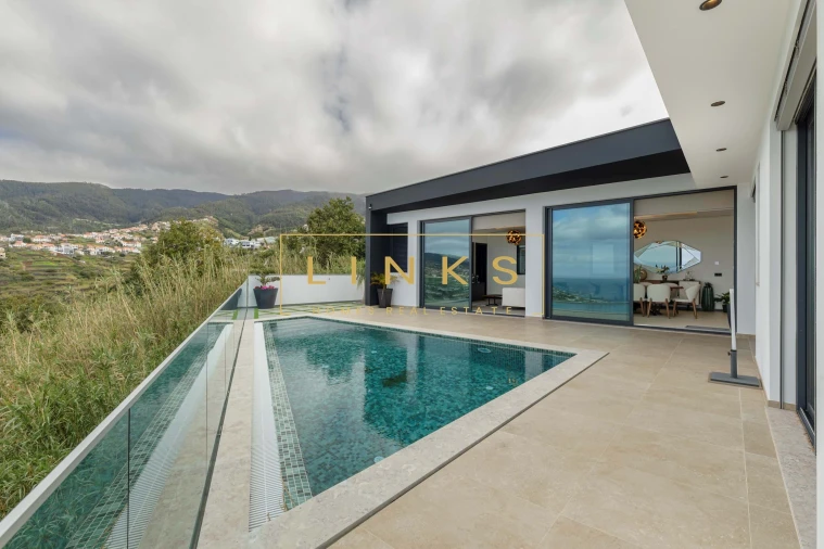 Moradia T3 para Venda em Estreito da Calheta Foto 3