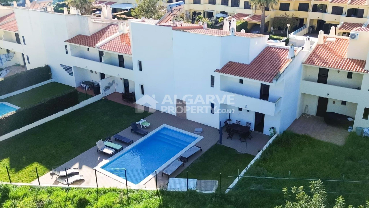 Moradia T4 para Venda em Albufeira e Olhos de Água Foto 22