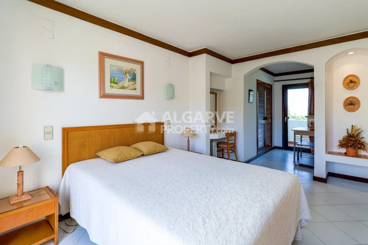 Moradia T4 para Venda em Albufeira e Olhos de Água Foto 12