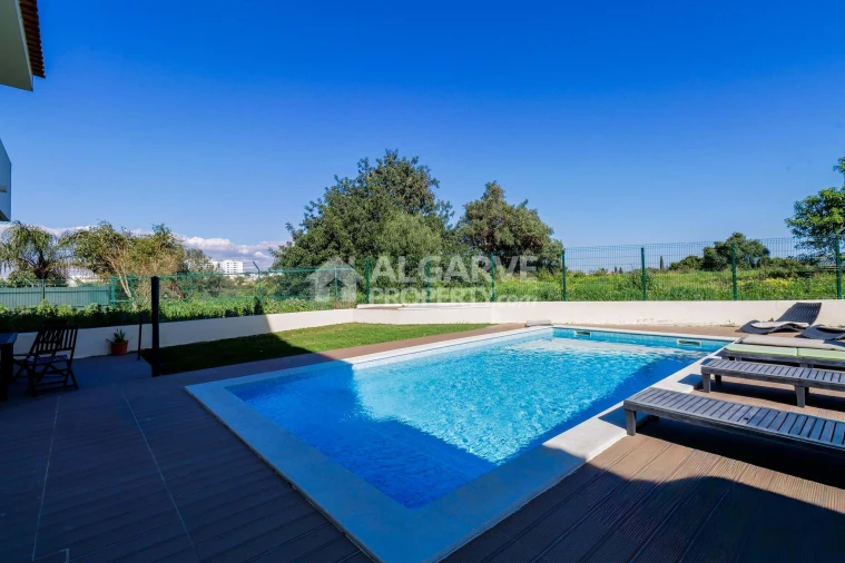 Moradia T4 para Venda em Albufeira e Olhos de Água Foto 2