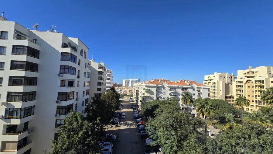 Apartamento T2 para Venda em Quarteira Foto 8