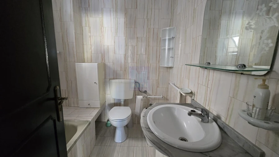 Apartamento T2 para Venda em Quarteira Foto 4