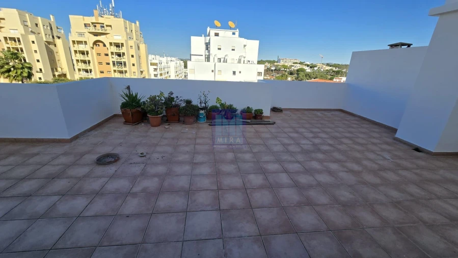 Apartamento T2 para Venda em Quarteira Foto 6