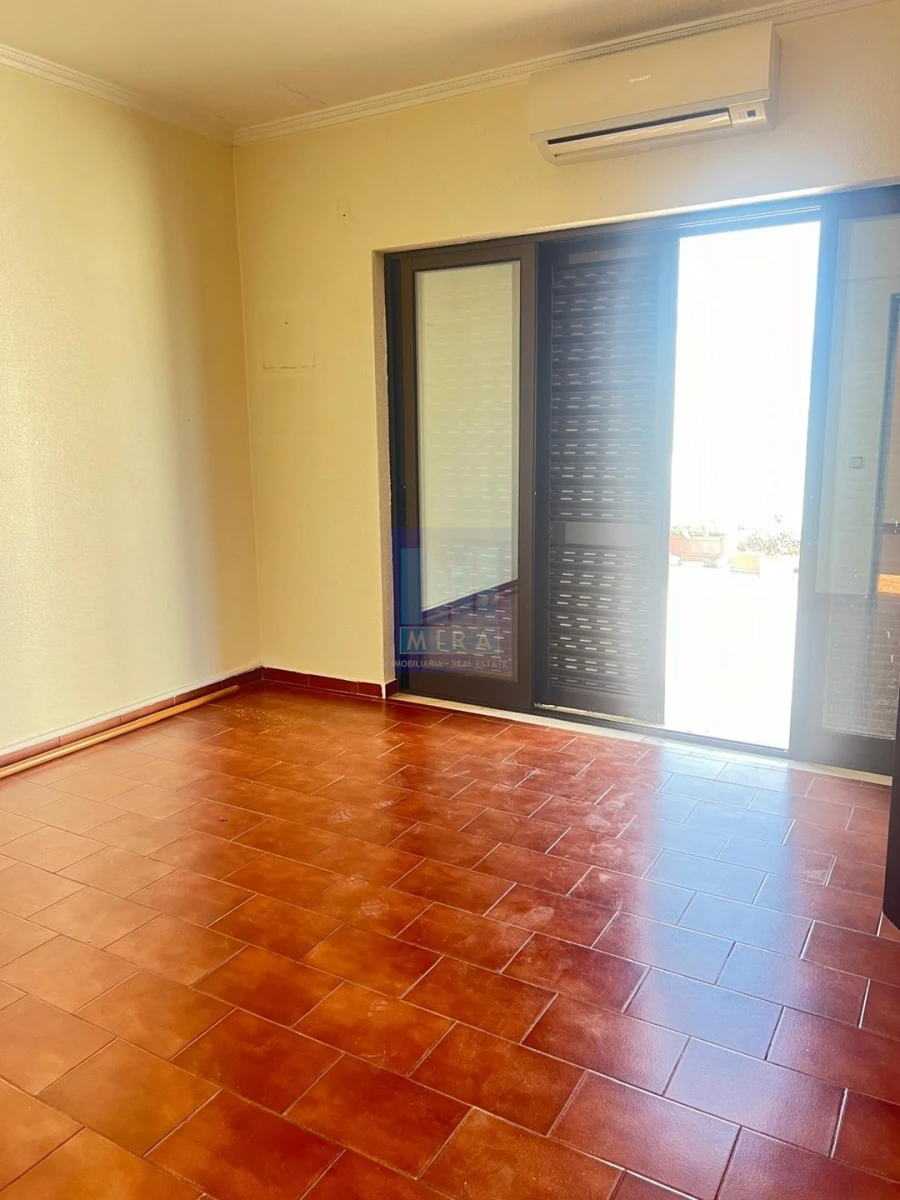 Apartamento T2 para Venda em Quarteira Foto 11