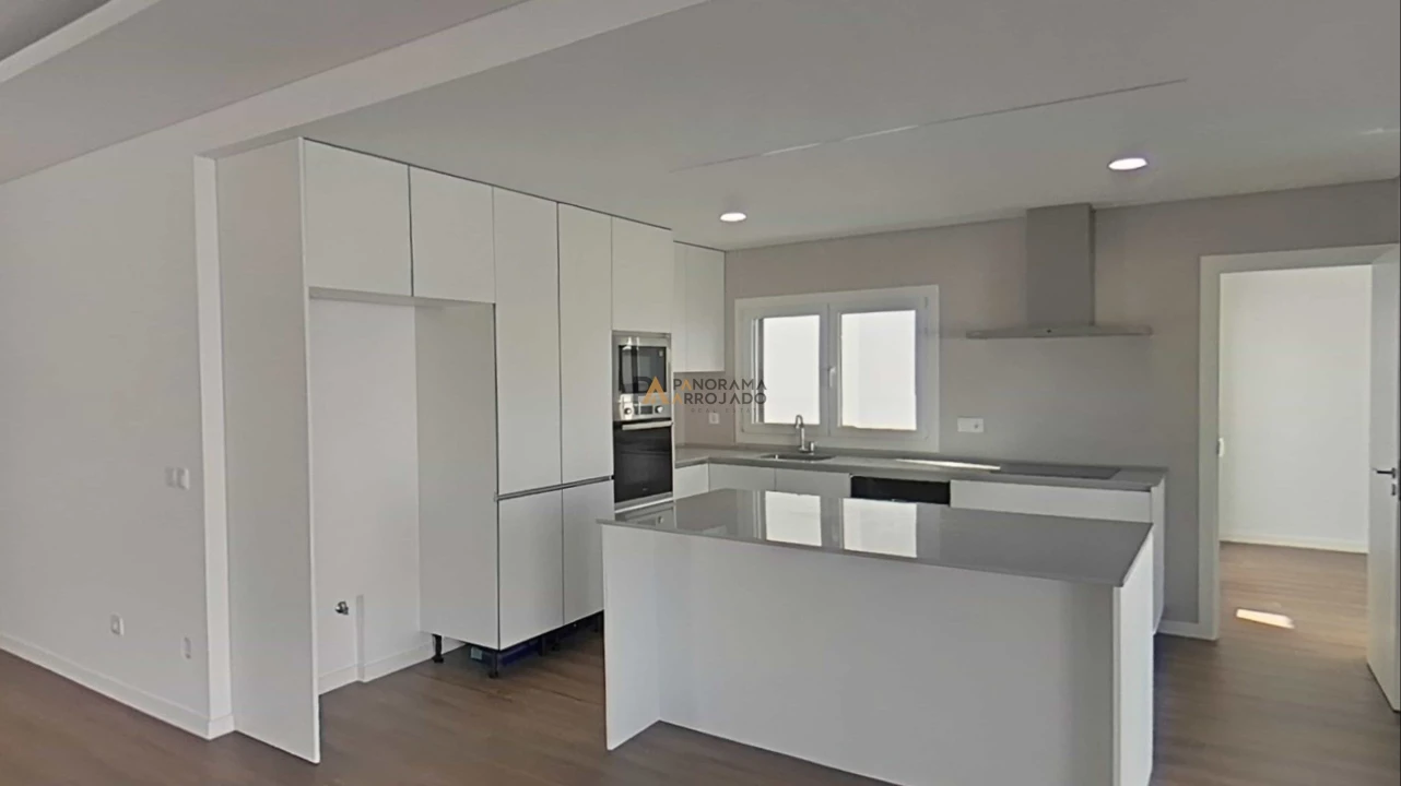 Moradia T4 para Venda em Fernao Ferro Foto 2