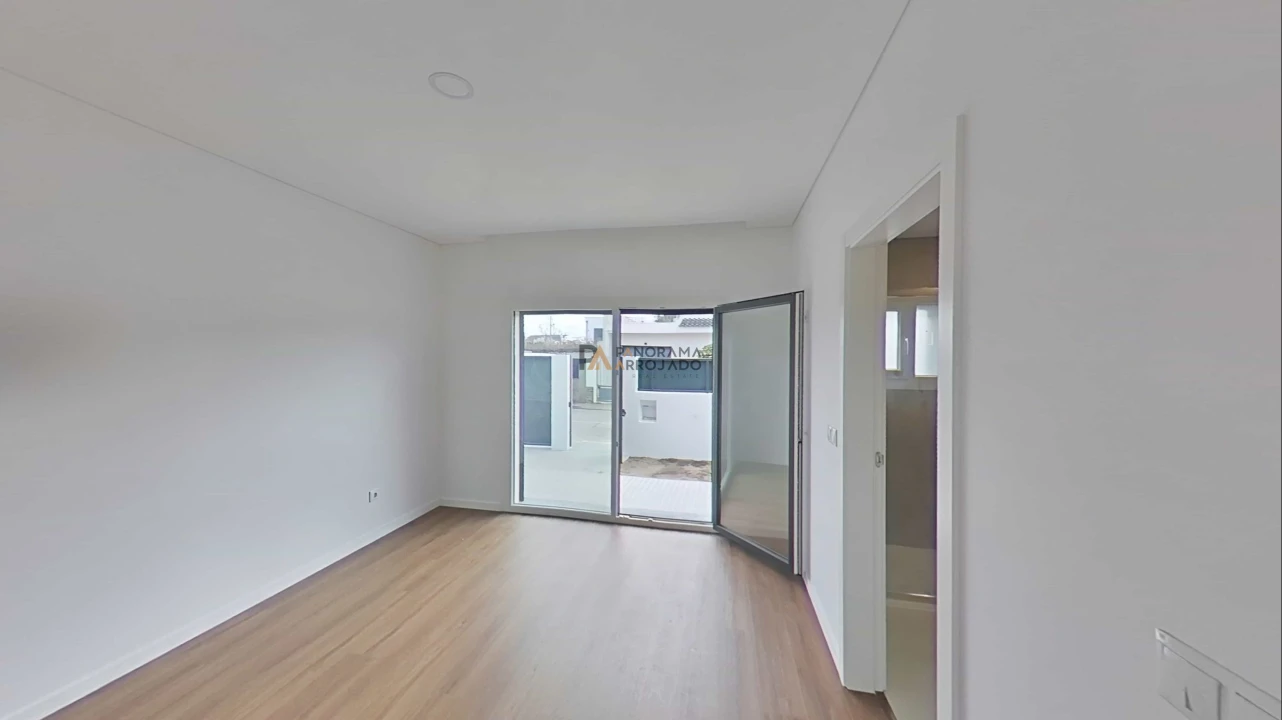 Moradia T4 para Venda em Fernao Ferro Foto 23